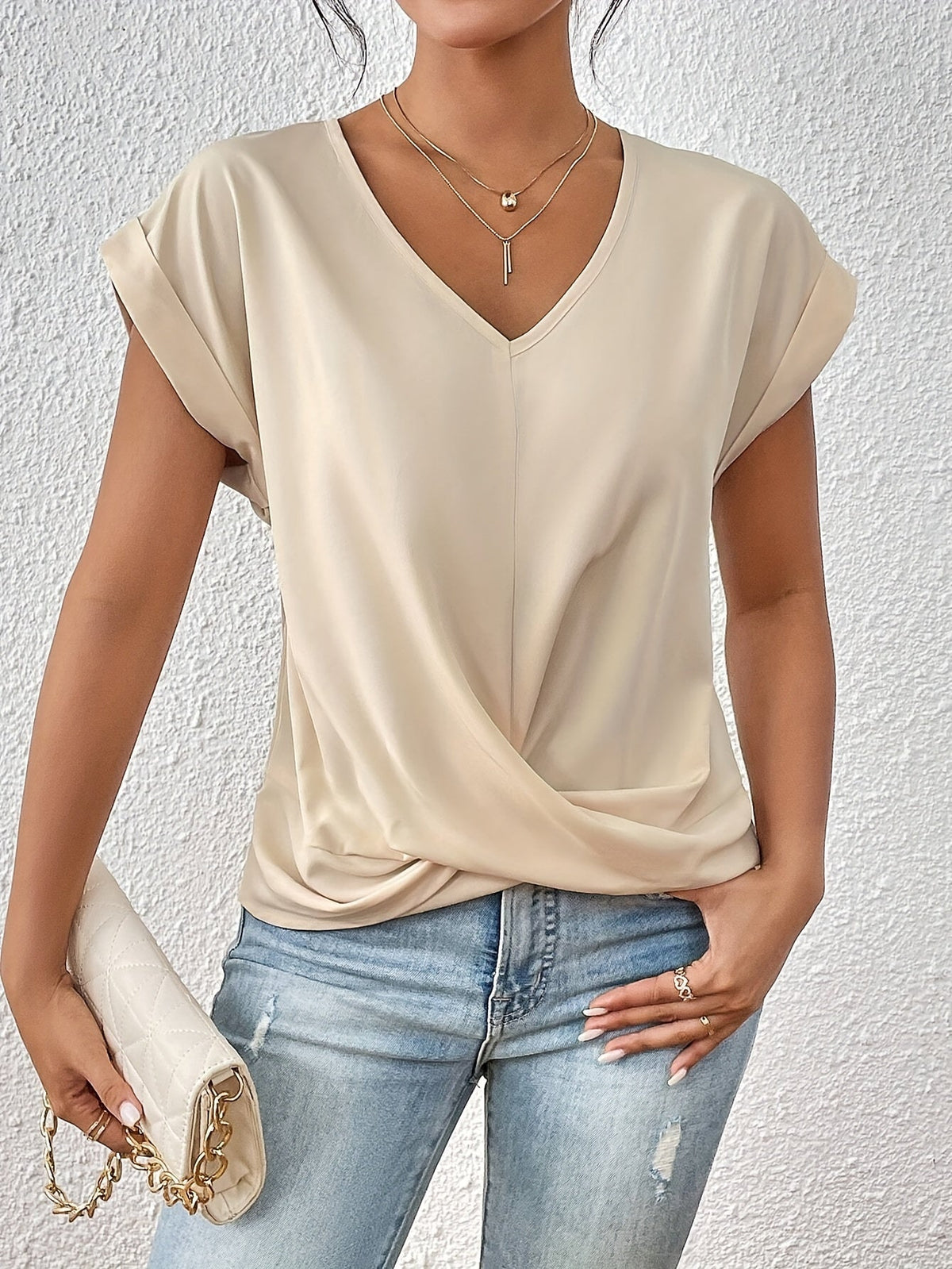 Elira | Flattering Neckline T-Shirt